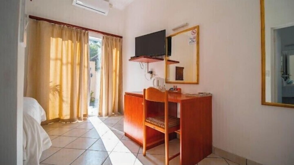 Broadway Guesthouse 2/20