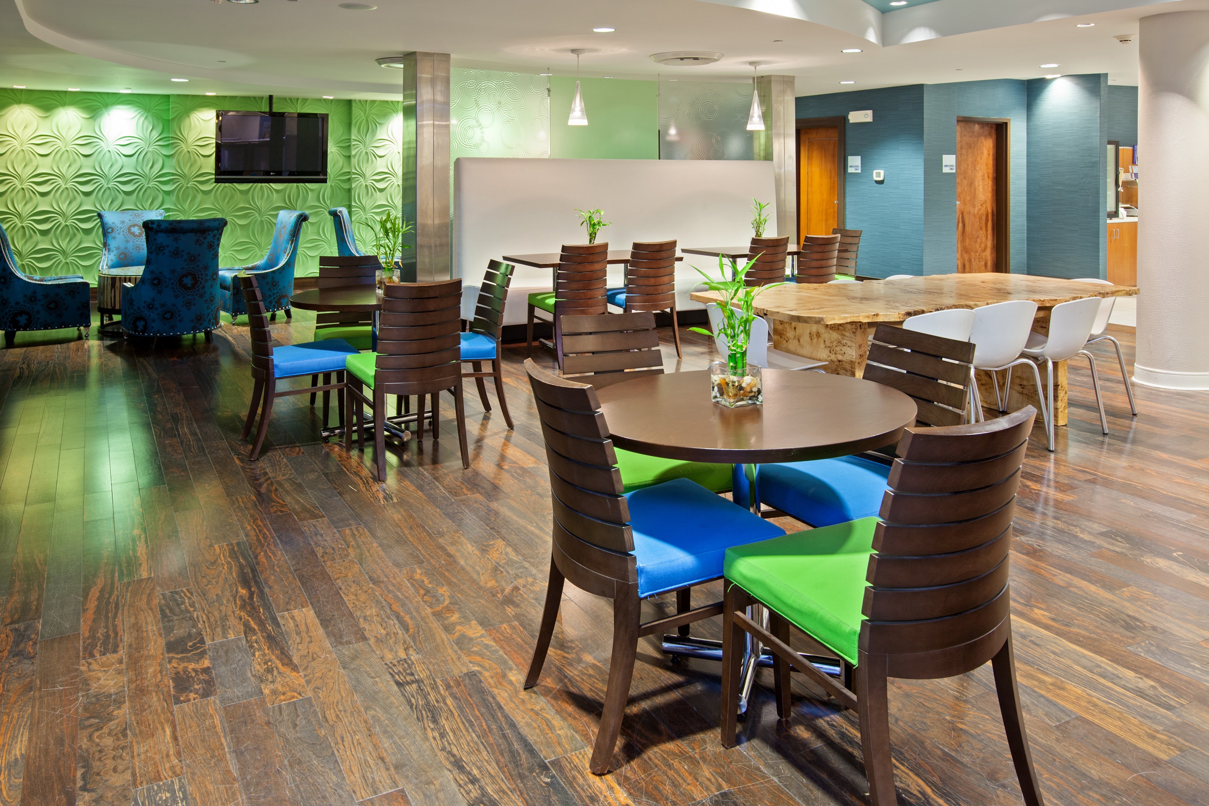 Holiday Inn Express Fishers 12/20
