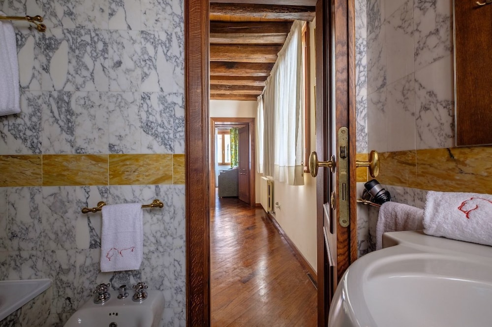 Casa Dell albero 36/38