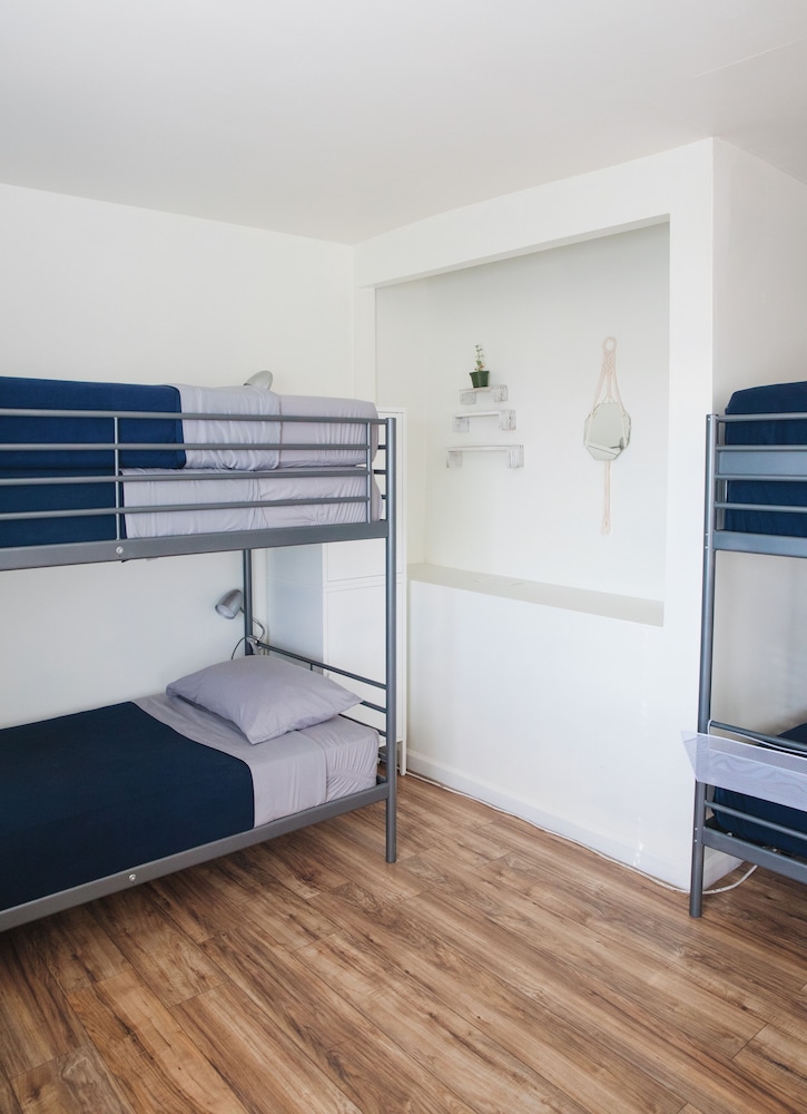 Melrose Hostel 41/48