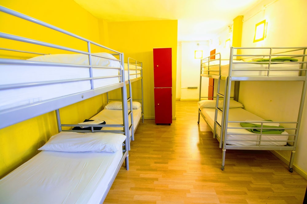 Feetup Yellow Nest Hostel Barcelona 13/31