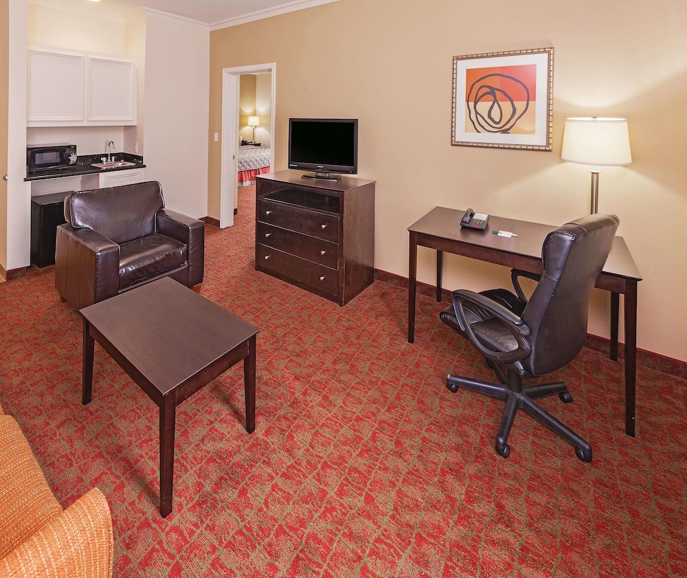 La Quinta Inn And Suites By Wyndham Columbus Tx 56/60