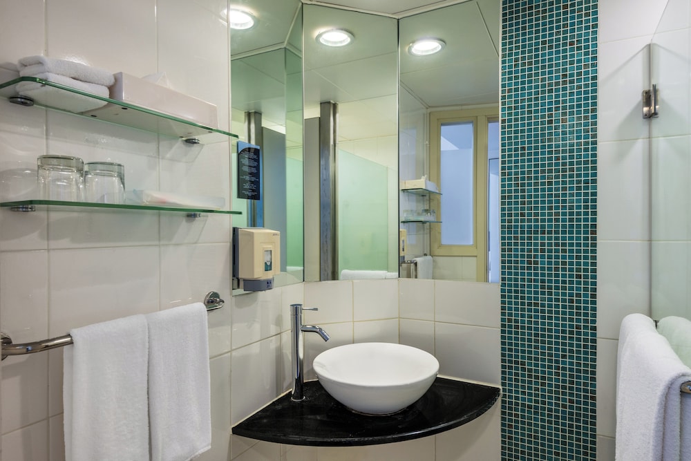 غرفة قياسية بسريرين منفصلين، Holiday Inn Express Causeway Bay Hong Kong 5/8