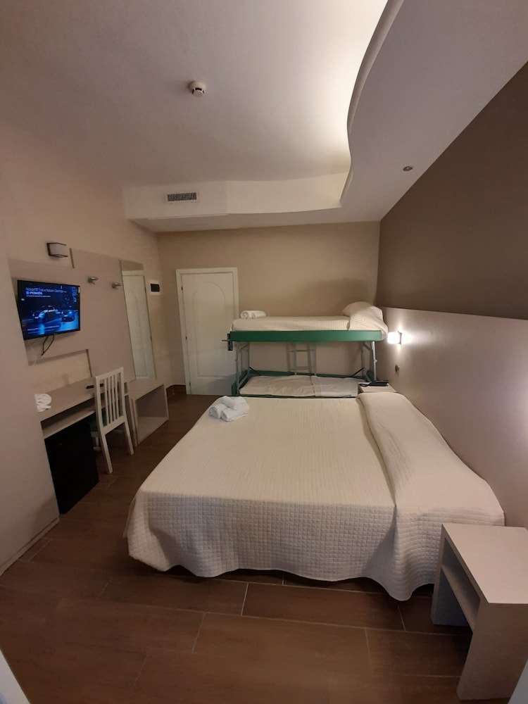Hotel Royal Plaza 4/27