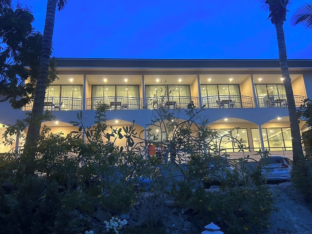 Sunset Hill Boutique Resort 2/77