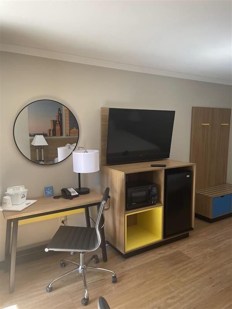 Days Inn by Wyndham Wilmington Brandywine 30/33