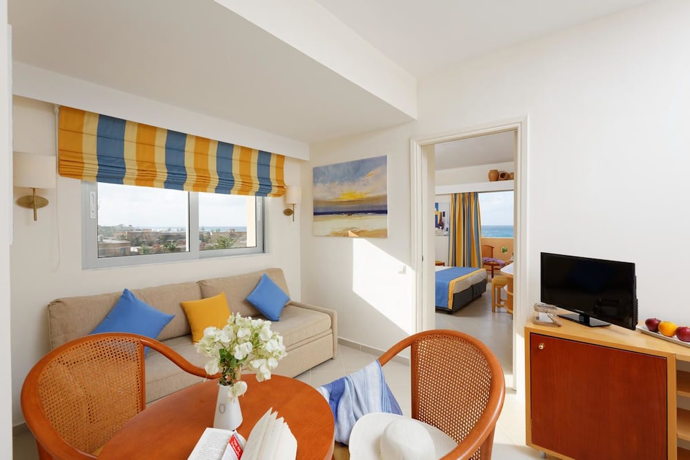 Anissa Beach and Village Hotel 50/80