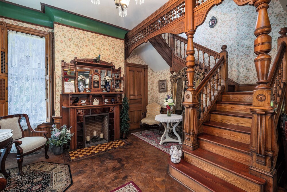 Gillis Grier Bed and Breakfast 25/50