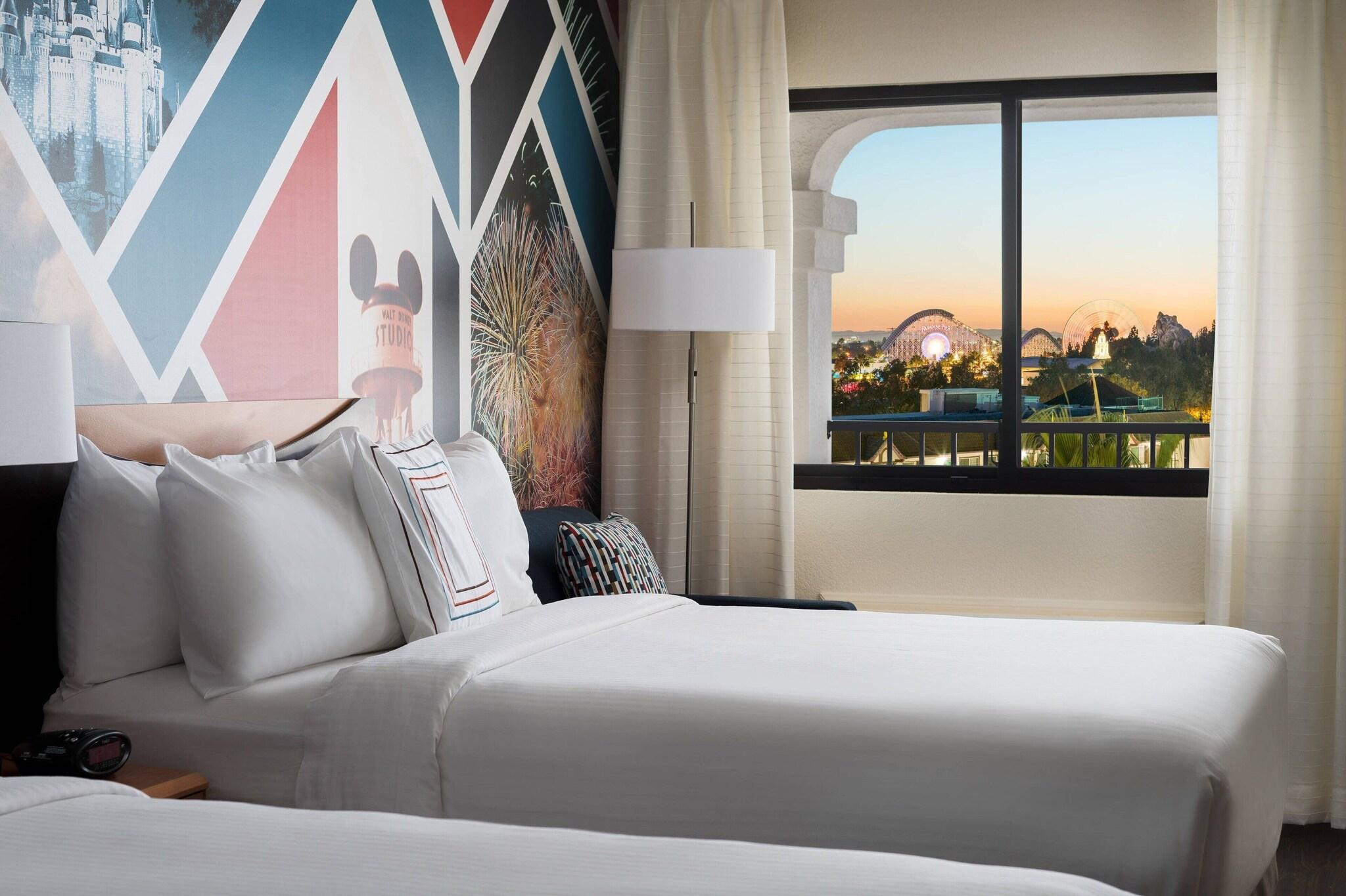 Theme, 2 Queen Beds، Fairfield Inn By Marriott Anaheim Resort 7/10