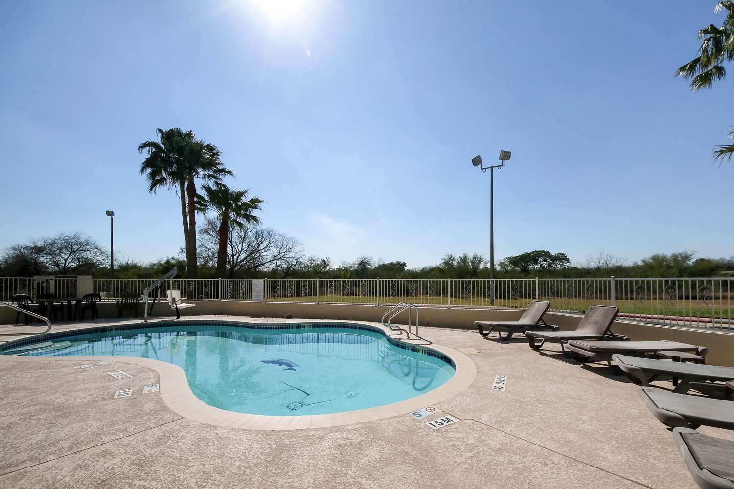 Quality Inn Kingsville Hwy 77 18/25