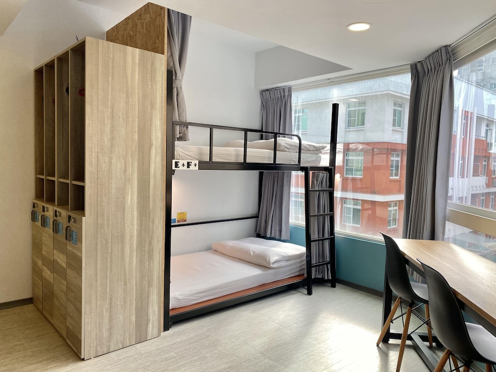Flyinn Hostel 13/50