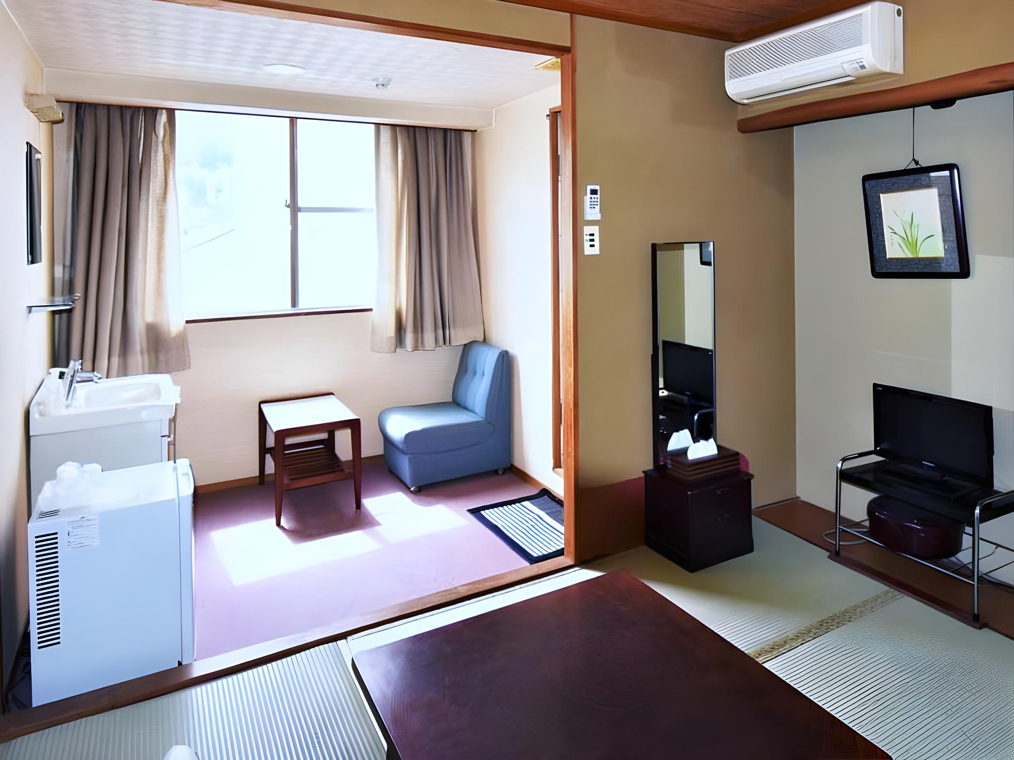 Japanese, No Bathroom, Tatami