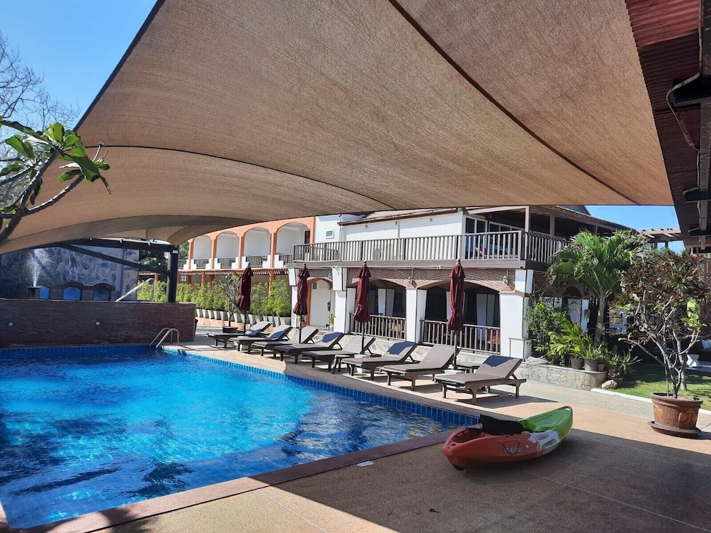 Palm Beach Resort 67/70