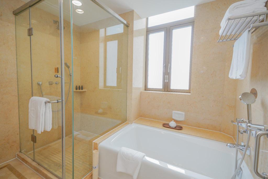 Bund, Panorama, Premier, Suite, Queen Bed, Terrace