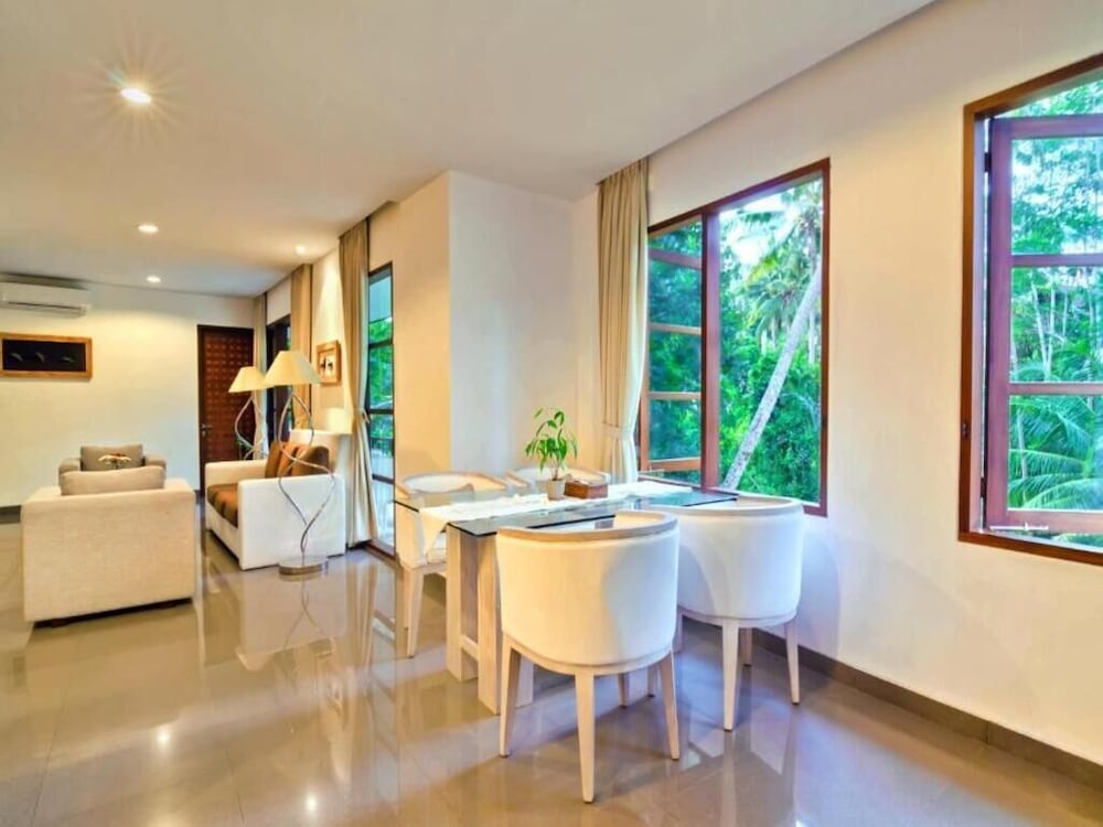 Labak River Hotel 61/71