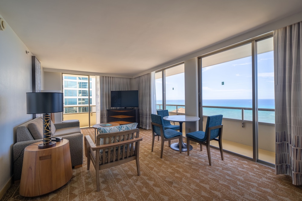 Embassy Suites By Hilton Waikiki Beach Walk 35/42
