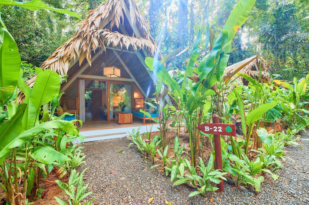 Shawanda Lodge 2/50