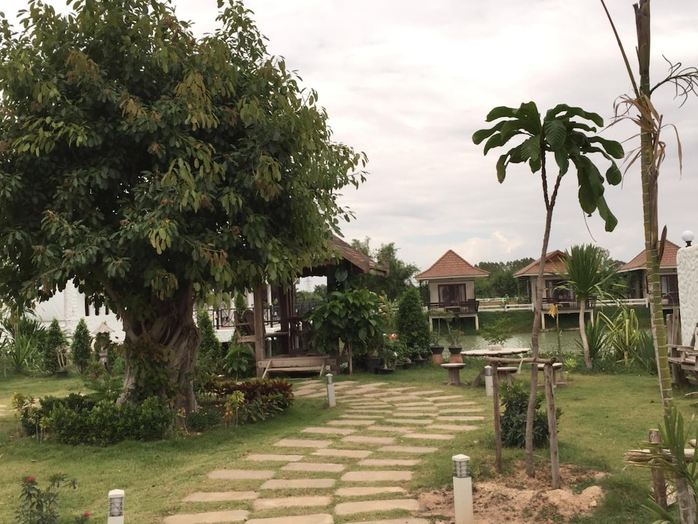 Lemon Resort 34/48