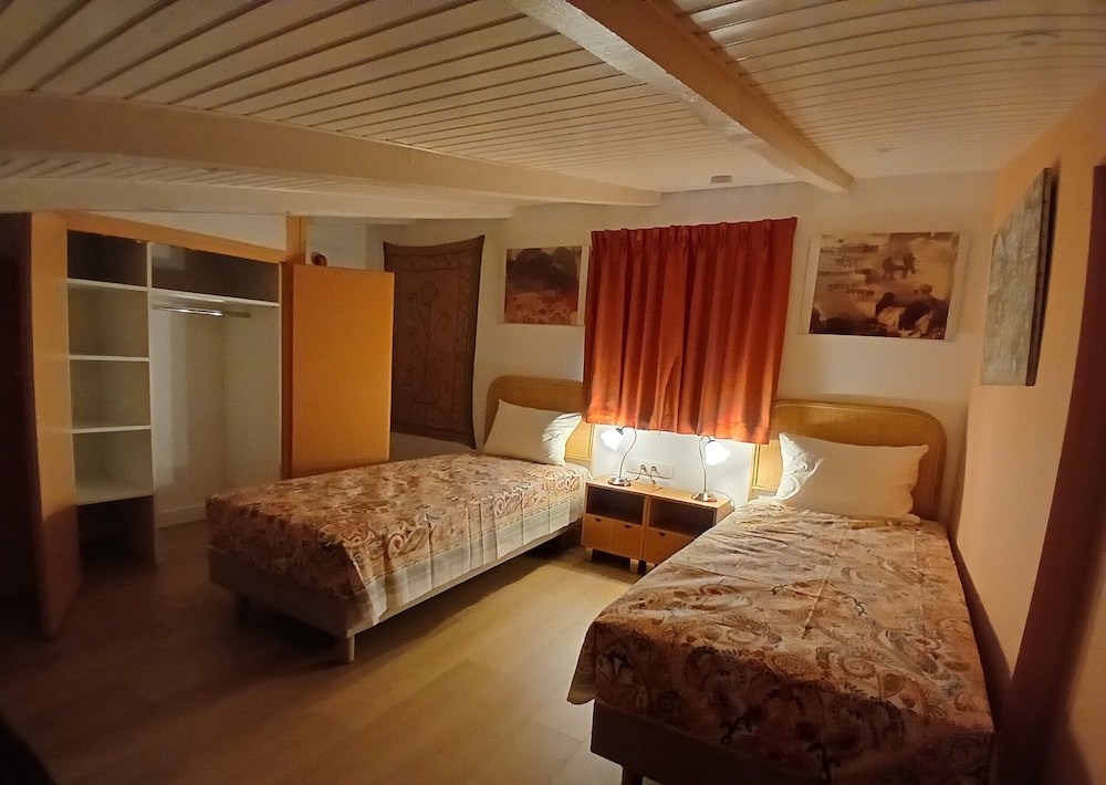 FAMILY SUITE, CITY VIEW