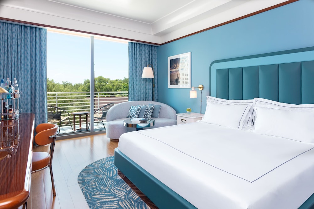 PREMIER, KING BED, BAY VIEW