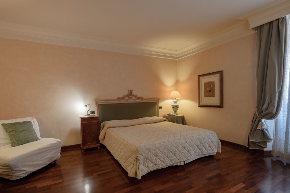 DELUXE, DOUBLE BED