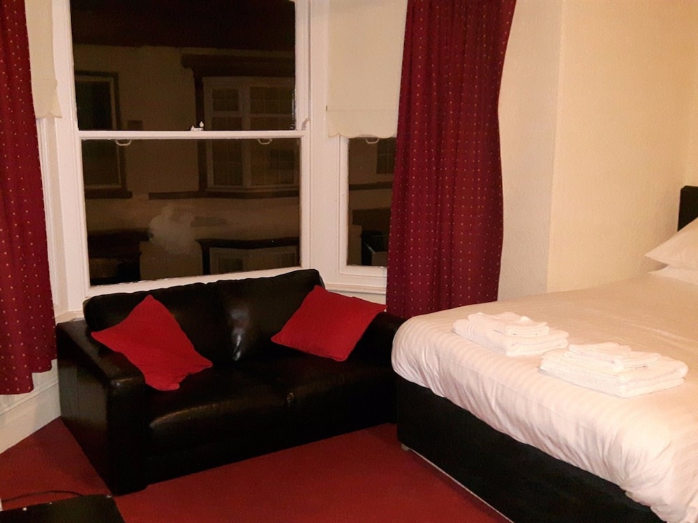 Trinity House B&amp;B 12/28