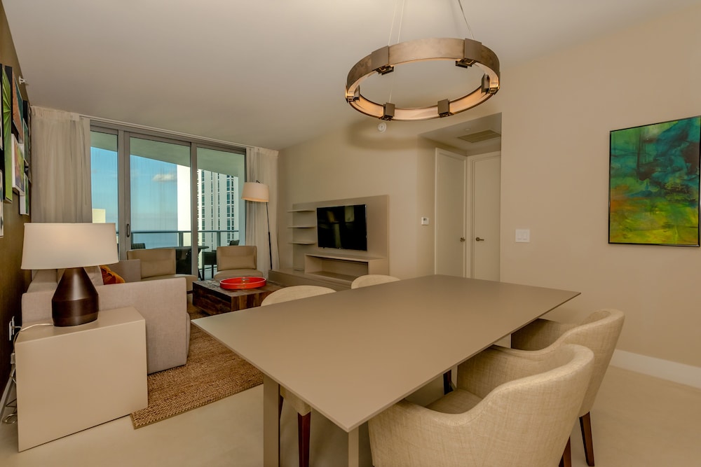 H Beach Resort Rentals 31/49