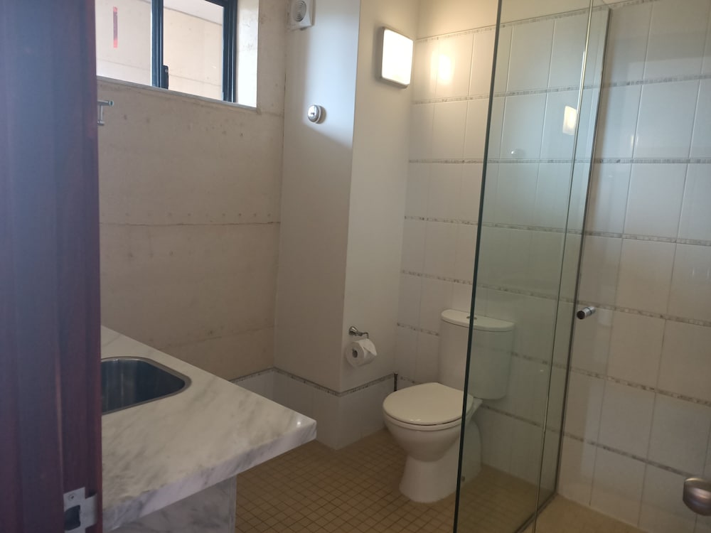 Yanchep Inn 37/41