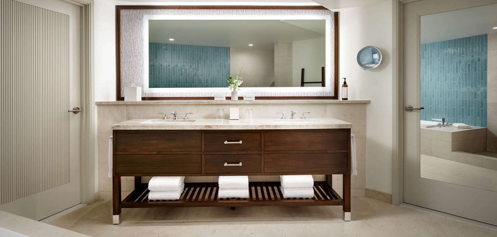 Lanai, Suite, King Bed, Mountain Side, Sunrise View, Sofa, Large، Fairmont Kea Lani Maui 2/3