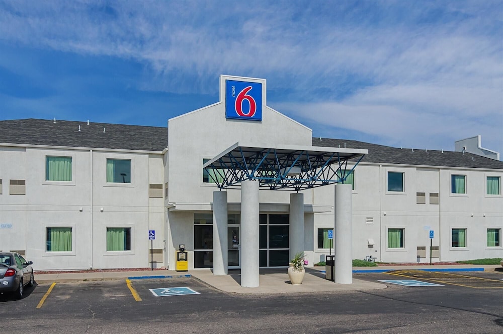 Motel6 Wheatland, WY 48/58