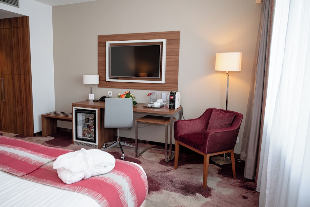 غرفة سوبيريور بسرير كينج، Ramada Plaza by Wyndham Craiova 3/4