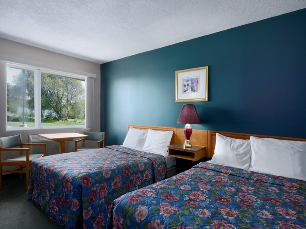 Knights Inn Kincardine 10/35