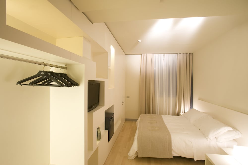 Eos Hotel 28/72