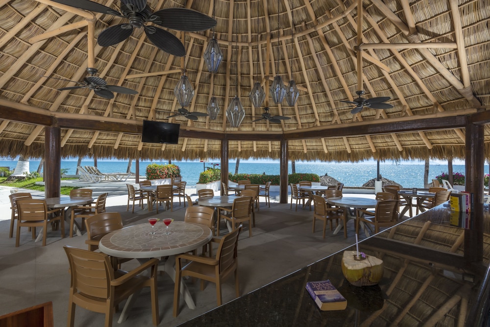 Vista Vallarta All Suites on the Beach 55/75