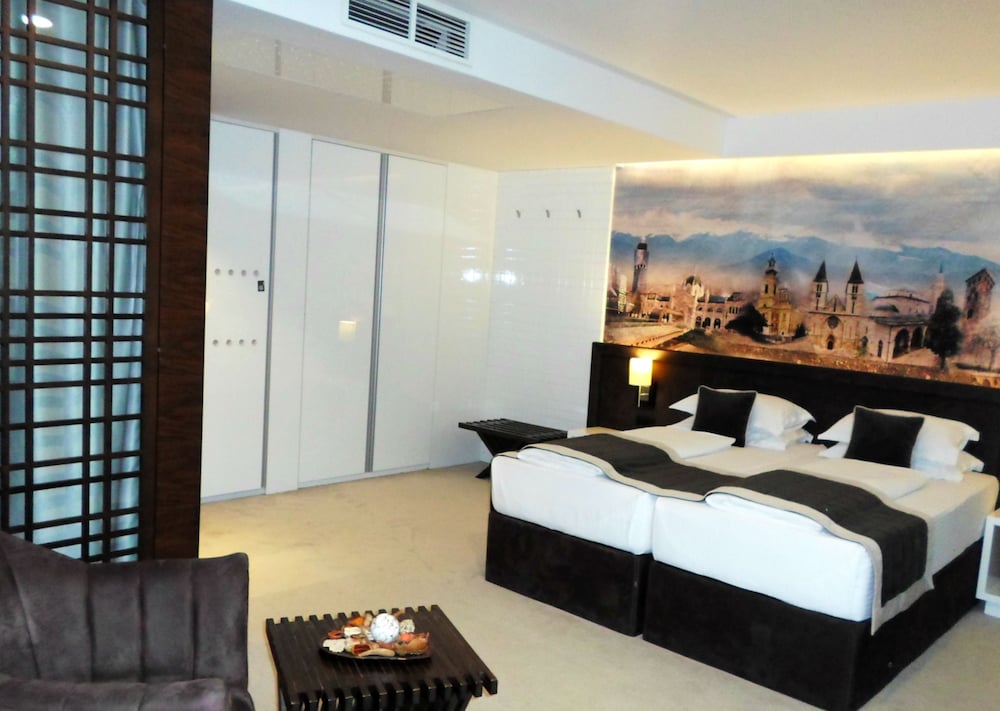 DELUXE, SINGLE, DOUBLE BED, CITY VIEW