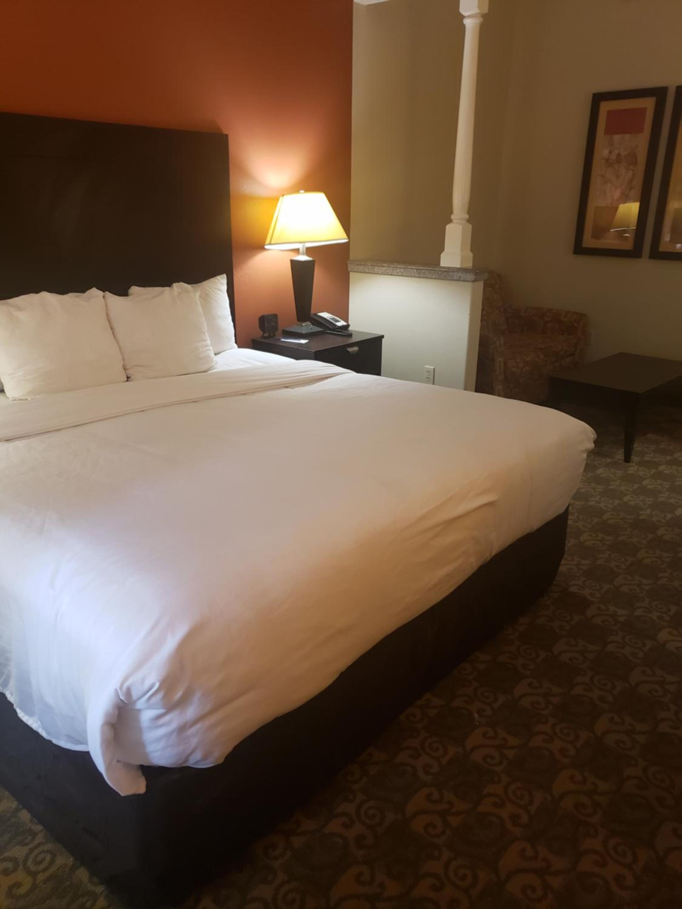 SUITE, KING BED, ACCESSIBLE