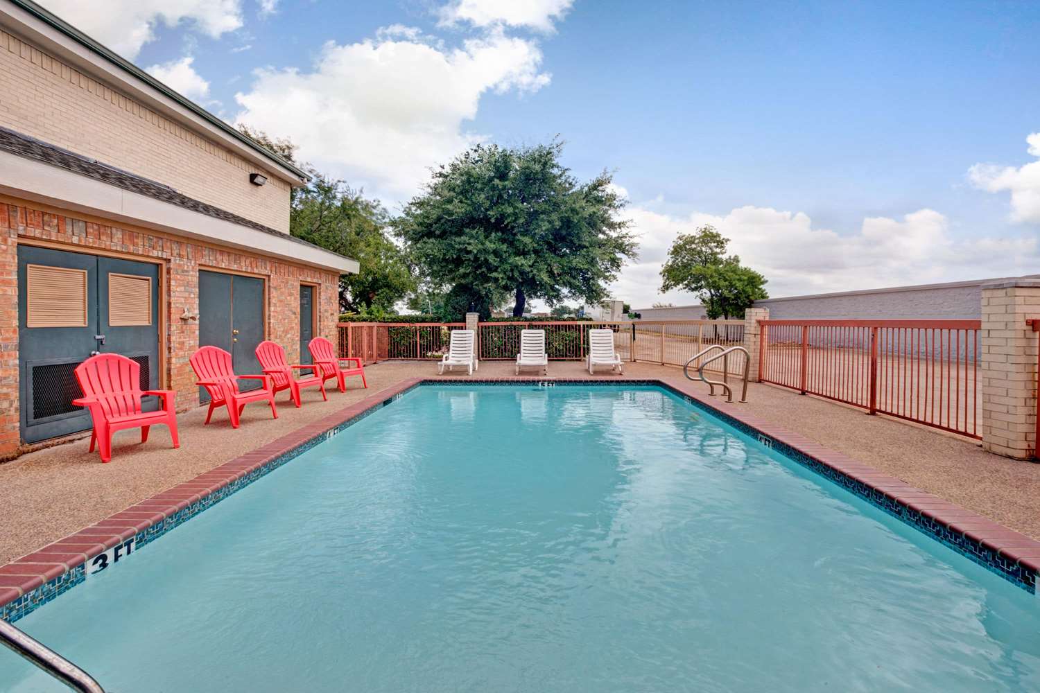 Super 8 by Wyndham Arlington Near AT and T Stadium 7/10