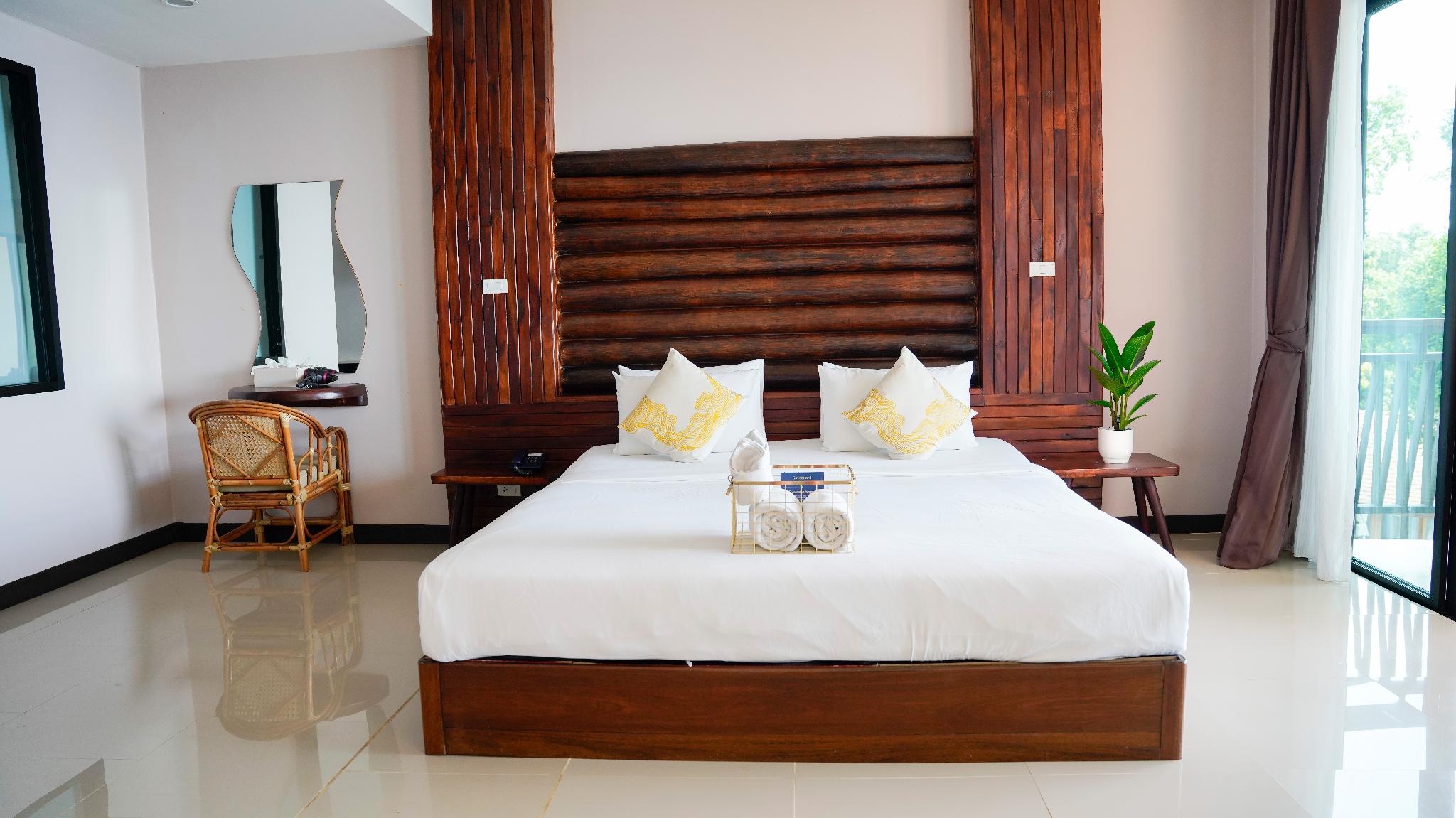 Suite, King Bed, Sea View, Hill Side