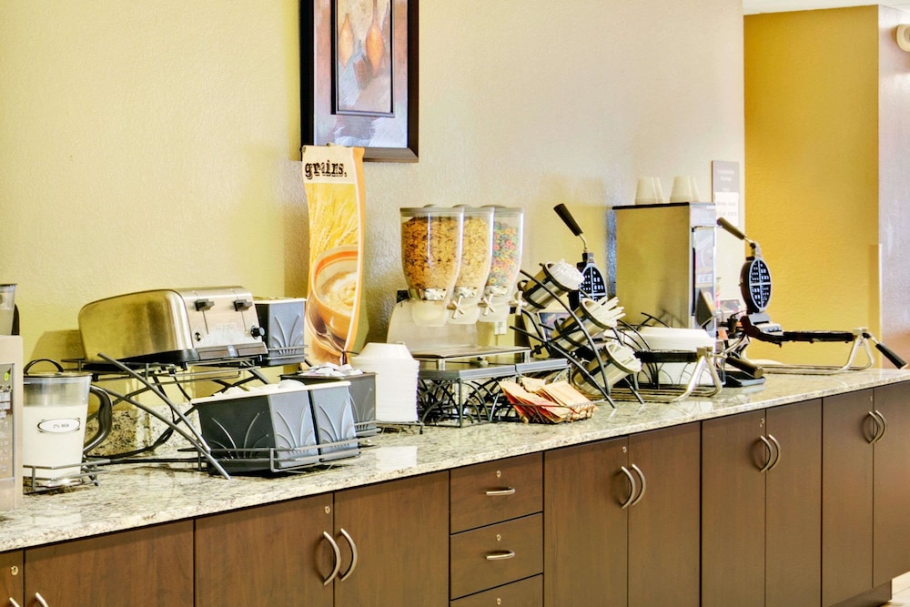 Microtel Inn Suites By Wyndham Bryson City 15/22