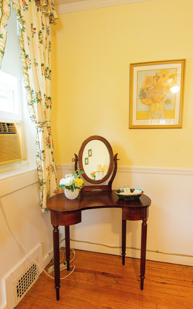 Blackberry River Inn 35/50