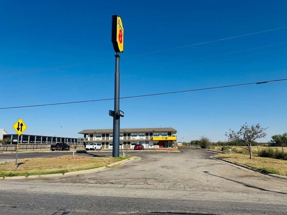 Super 8 by Wyndham Big Spring 24/28