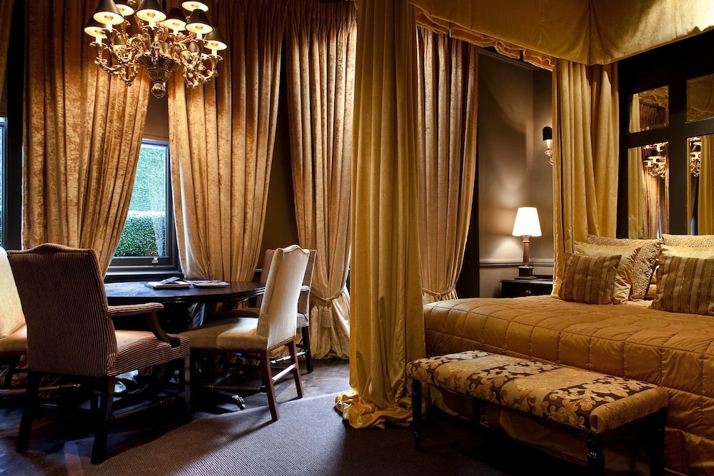 No 11 Cadogan Gardens Hotel 44/82