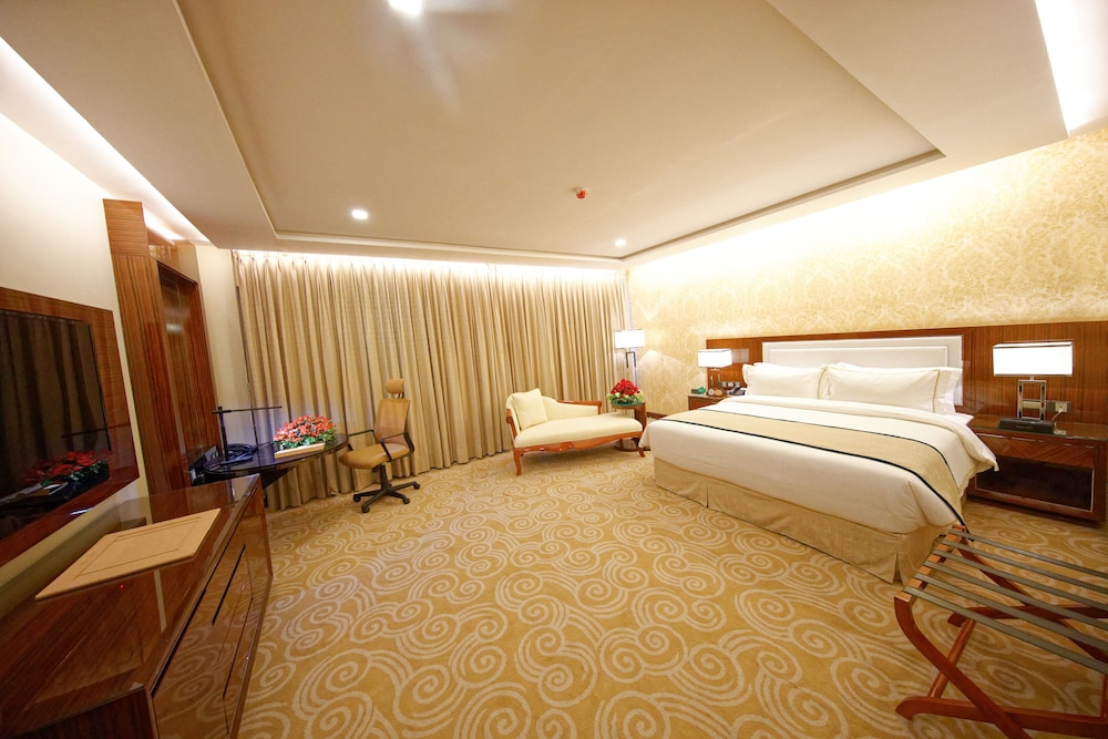 Royal Swiss Lahore 16/65