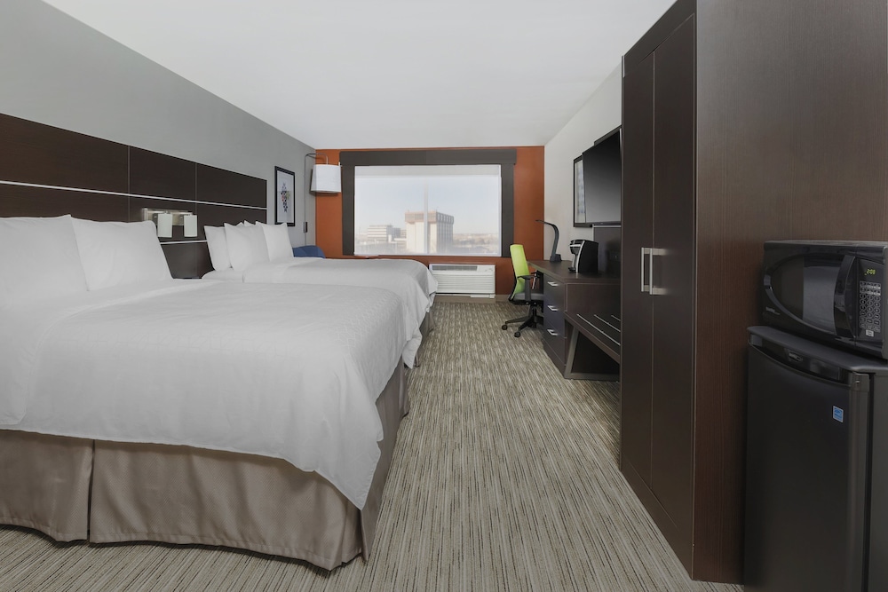 Holiday Inn Express & Suites Chicago O'hare Airport 21/60
