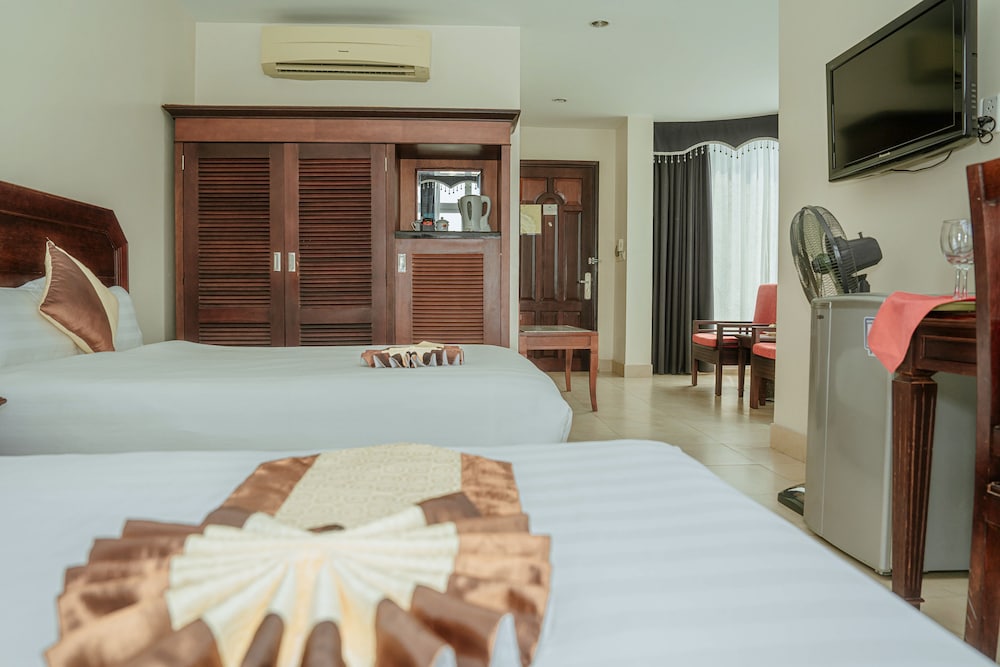 BASIC, DOUBLE OR TWIN BED, BEACH VIEW, BALCONY