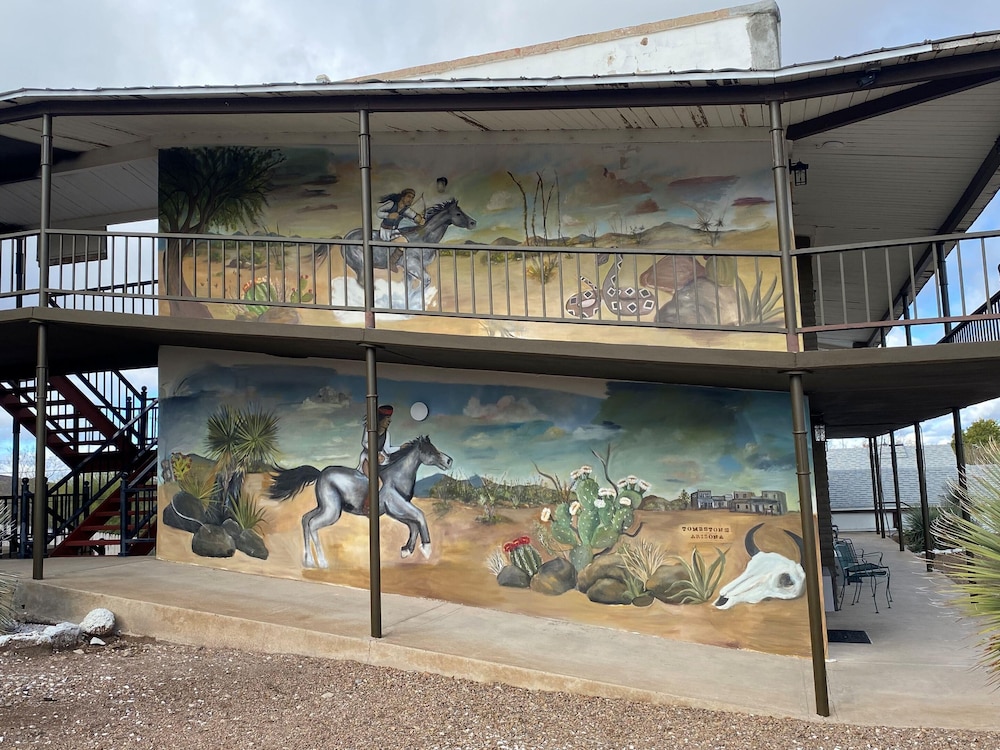 Tombstone Lookout Lodge, SureStay Collection by Best Western 3/49