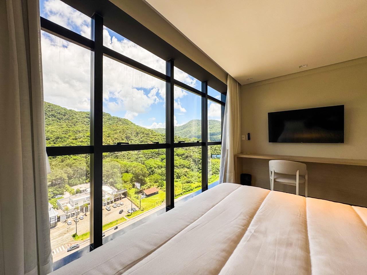 Master, Suite, Double Bed, Mountain View