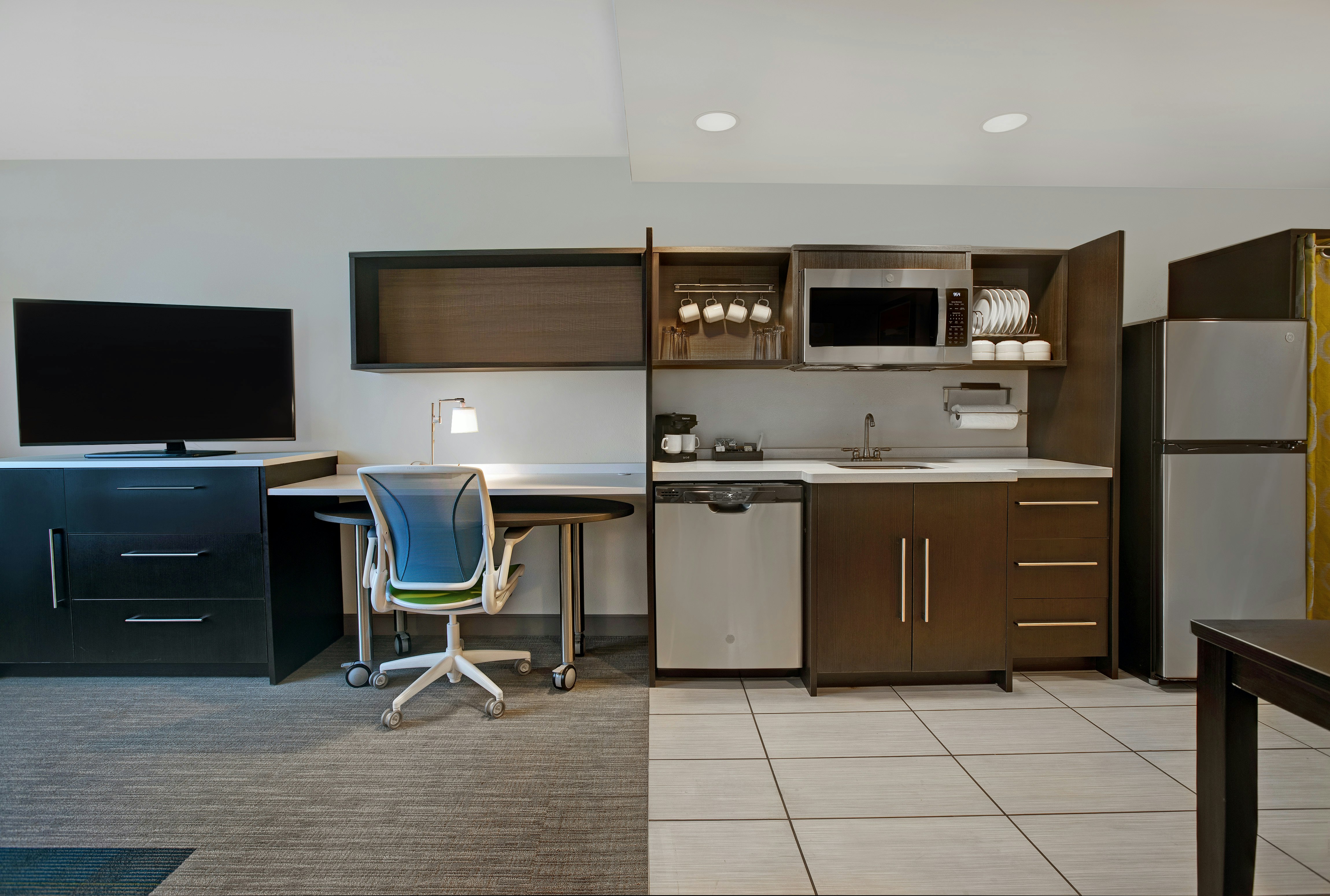 1 BEDROOM, SUITE, KING BED, MOUNTAIN VIEW