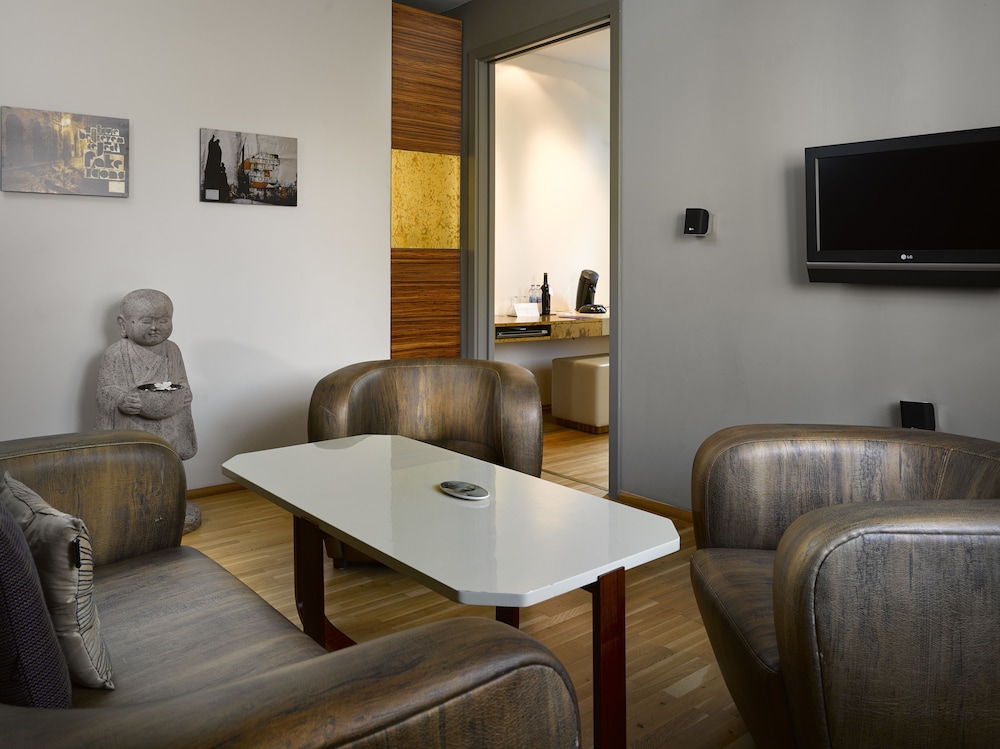 The Icon Hotel And Lounge 40/64