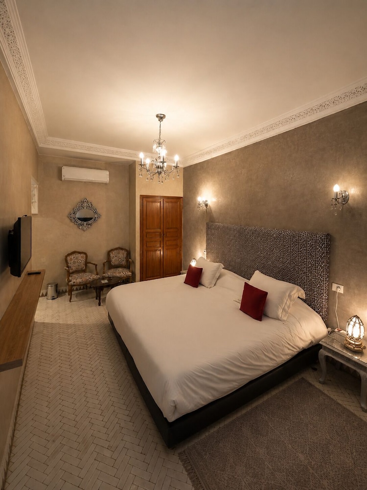 Riad Yacout 23/76